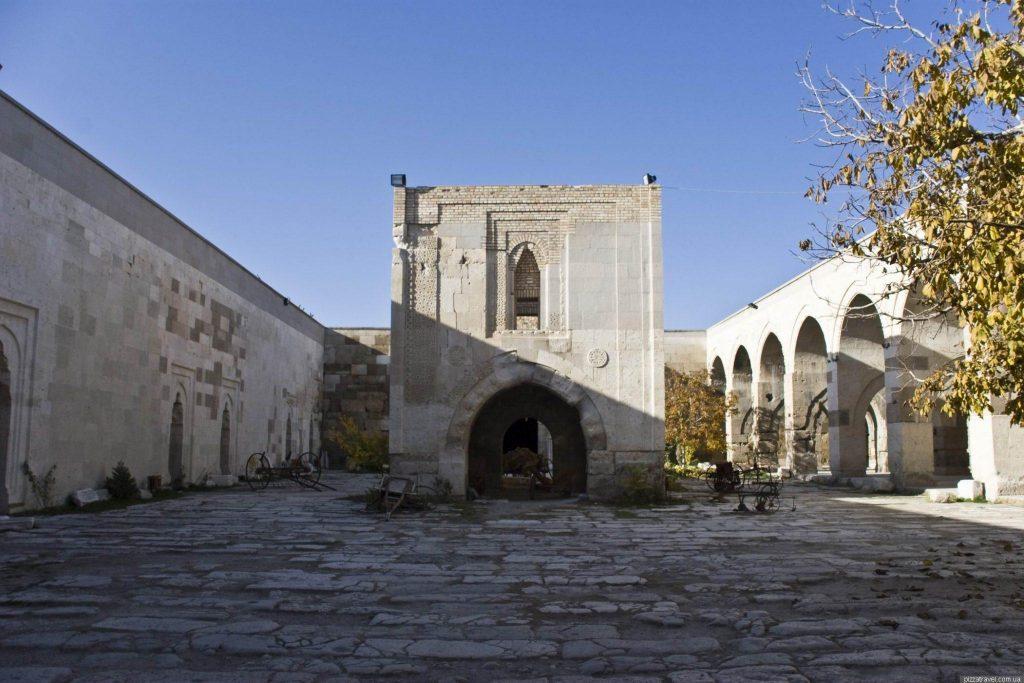 menara sultanhani caravanserai