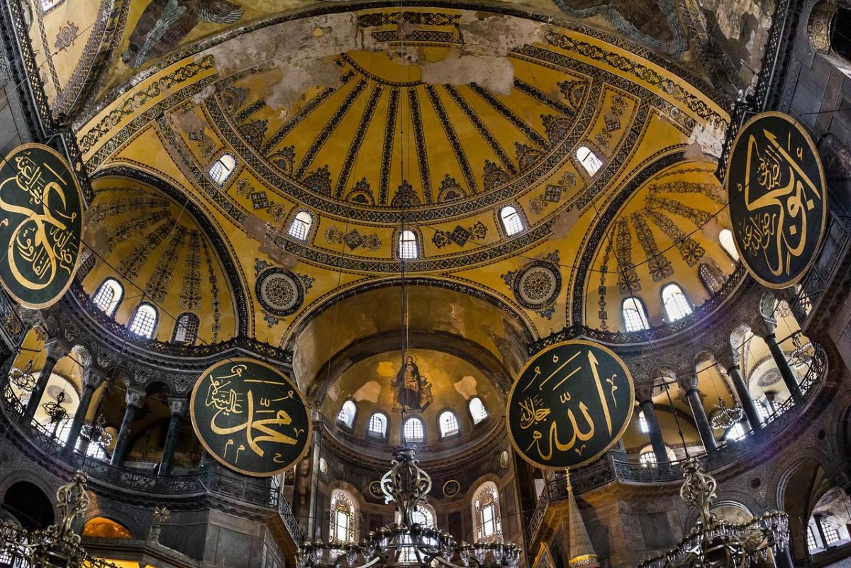 Interior kaligrafi Hagia Sophia Istanbul Turki