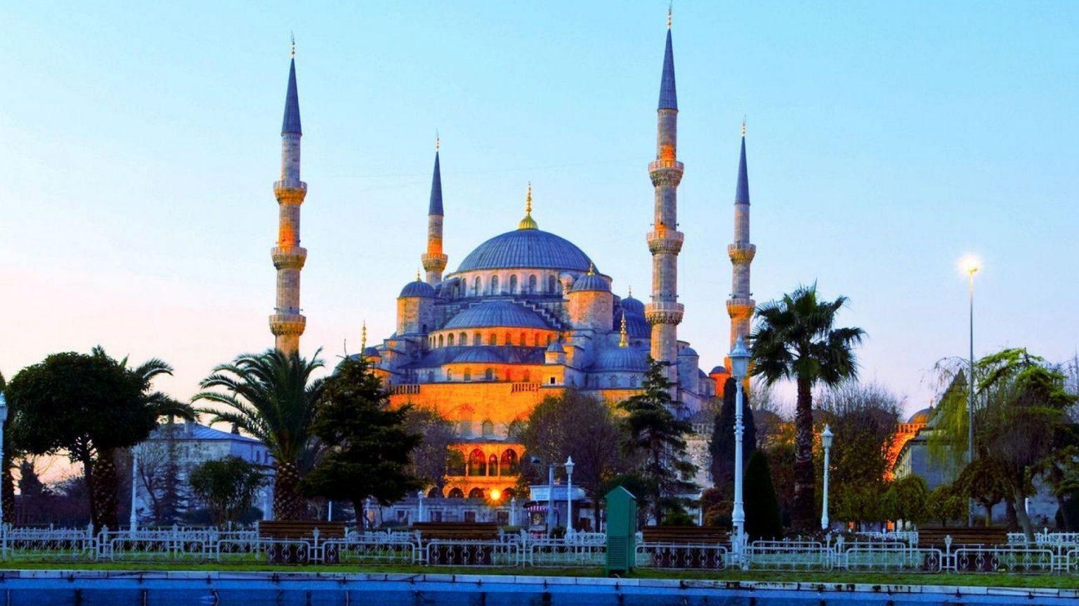 Masjid Biru Sultan Ahmed / Blue Mosque di Istanbul Turki