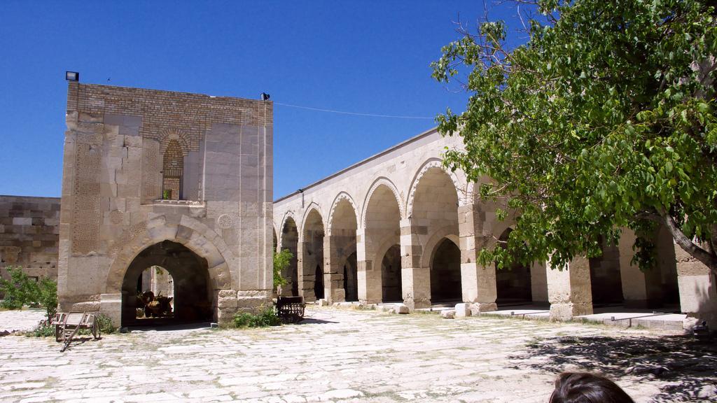 Arsitektur Sultanhani Caravanserai