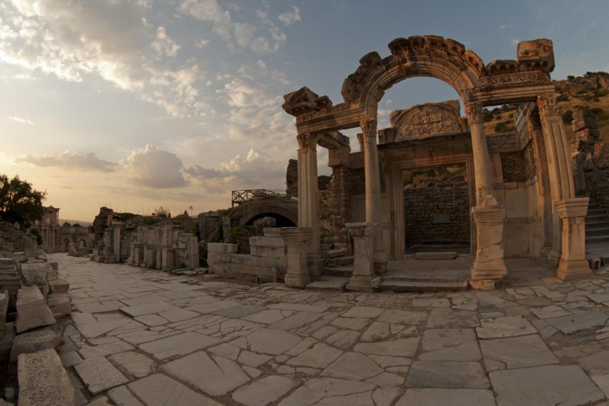 Kuil Hadrian / Temple of Hadrian