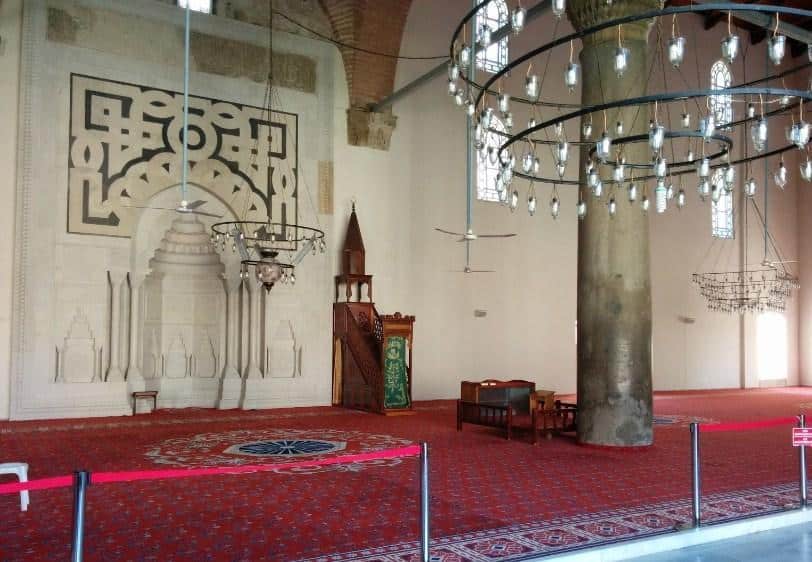 Arsitektur Indah Masjid Isa Bey 1