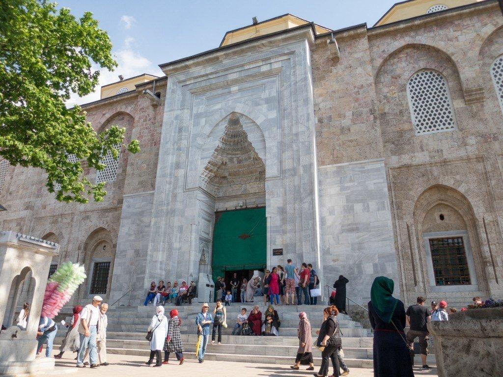 Pintu Masuk ke Ulu Camii di Bursa