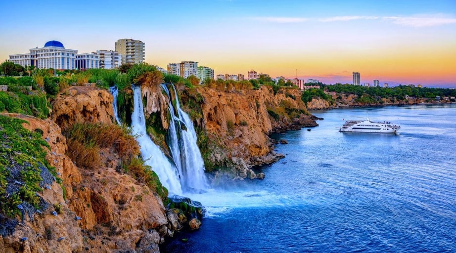 Düden Waterfall Antalya: Keindahan Alami yang Menawan di Jantung Kota, Plus Panduan Lengkap Cara ke Sana!